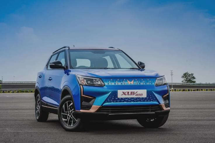 Mahindra XUV400 front quarter Mahindra XUV400 front quarter