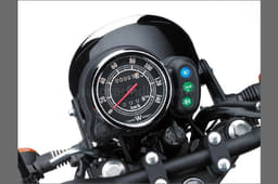 Instrumentation is an all-analogue affair on the barebones W175.