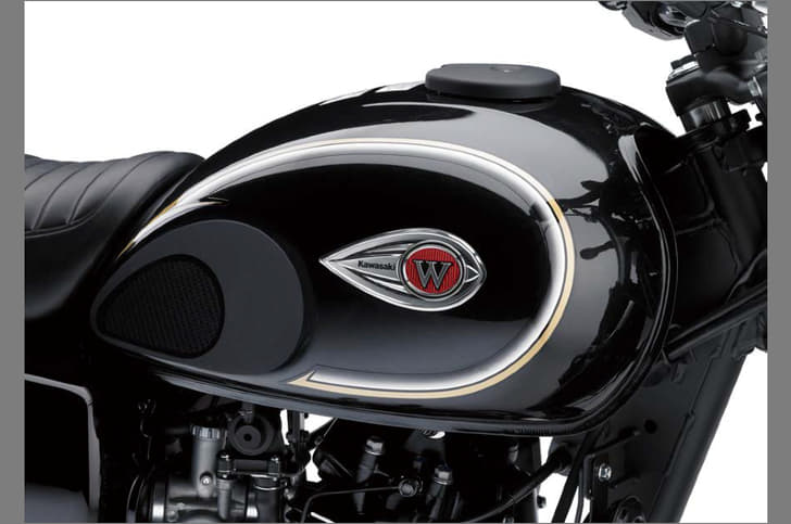 The teardrop-shaped fuel-tank wears a neat-looking 'W' logo and features attractive pinstripes.