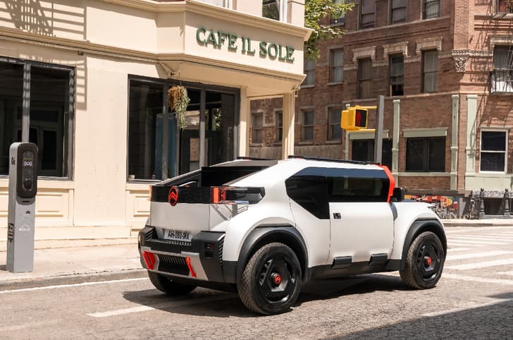 Citroen Oli rear quarter 