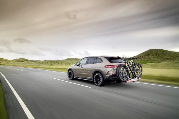 Mercedes-Benz EQE SUV rear quarter