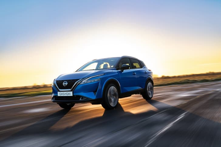 Nissan Qashqai front quarter track 