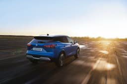 Nissan Qashqai rear quarter track 