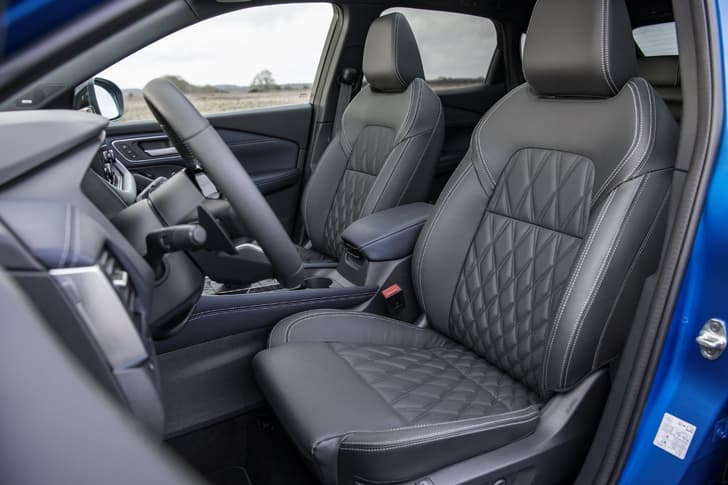 Nissan Qashqai front seats