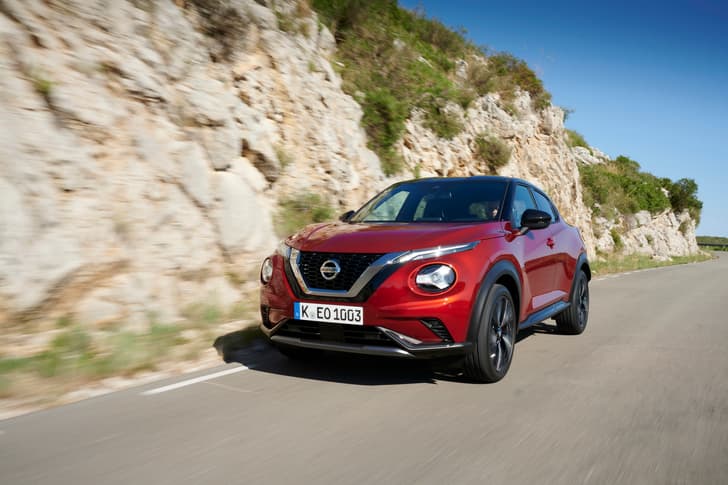 Nissan Juke front quarter tracking 