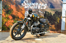 Royal Enfield Super Meteor 650 front static