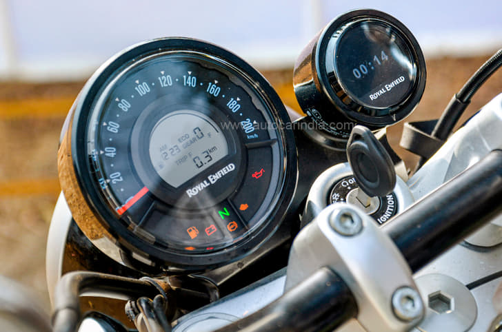 Royal Enfield Super Meteor 650 instrument cluster