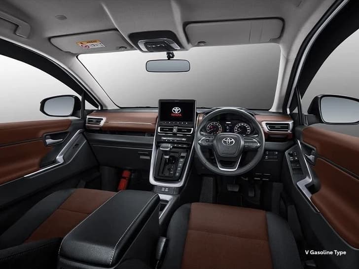 Toyota Innova Hycross interior 