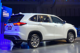 Toyota Innova Hycross rear 