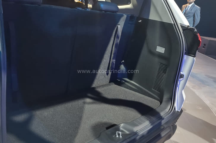 Toyota Innova Hycross boot