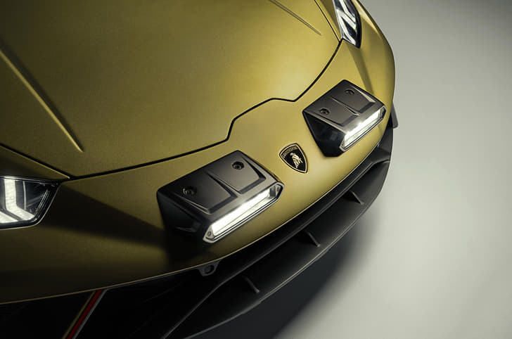 Lamborghini Huracan Sterrato LED light bars