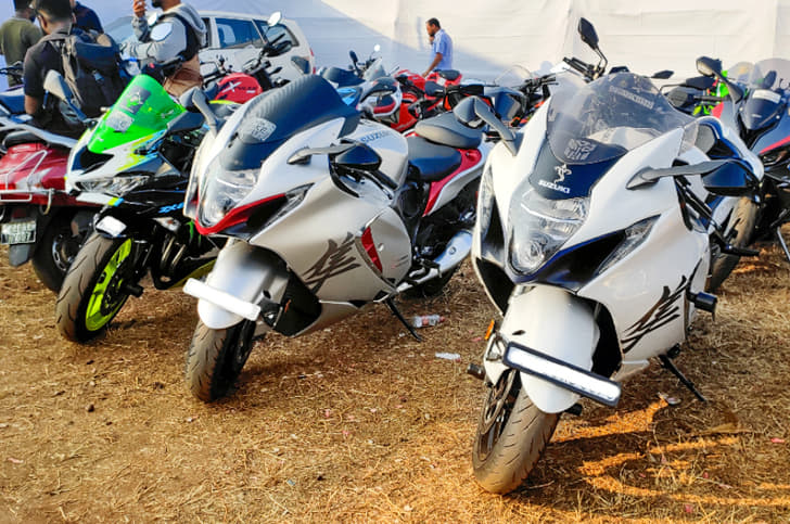 The Gen 3 Hayabusa has some serious presence. And when you put two side by side, you're almost certain to miss the ZX-6R in the background.