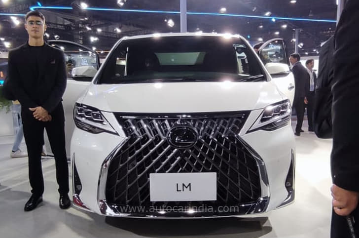 Lexus LM 300h front