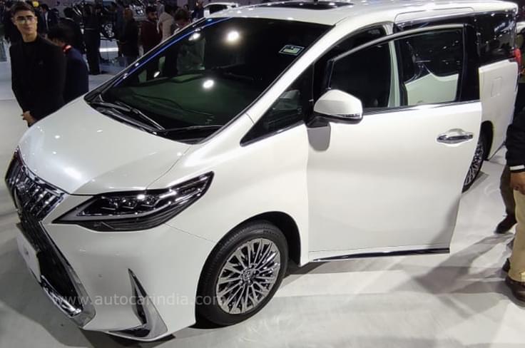 Lexus LM 300h front quarter Lexus LM 300h front quarter