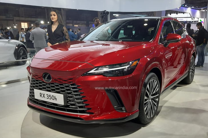 Lexus RX front quarter 