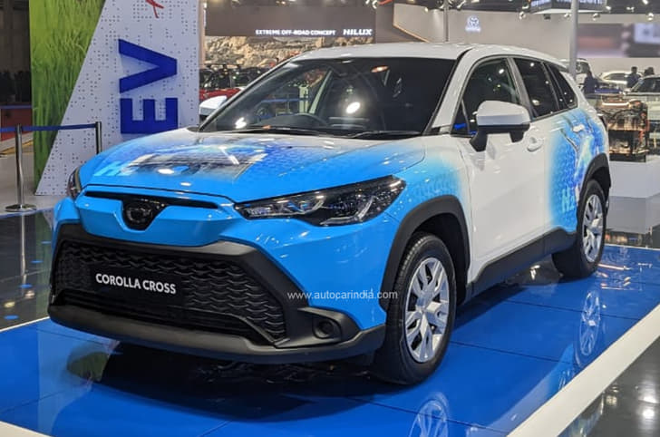 Toyota Corolla Cross front quarter