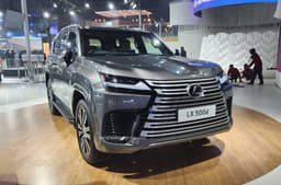 Lexus LX500d front quarter