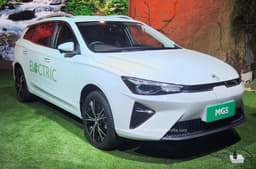MG5 electric estate front quarter