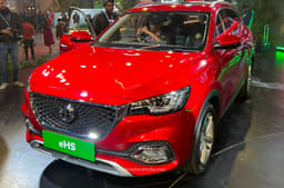 MG eHS front quarter