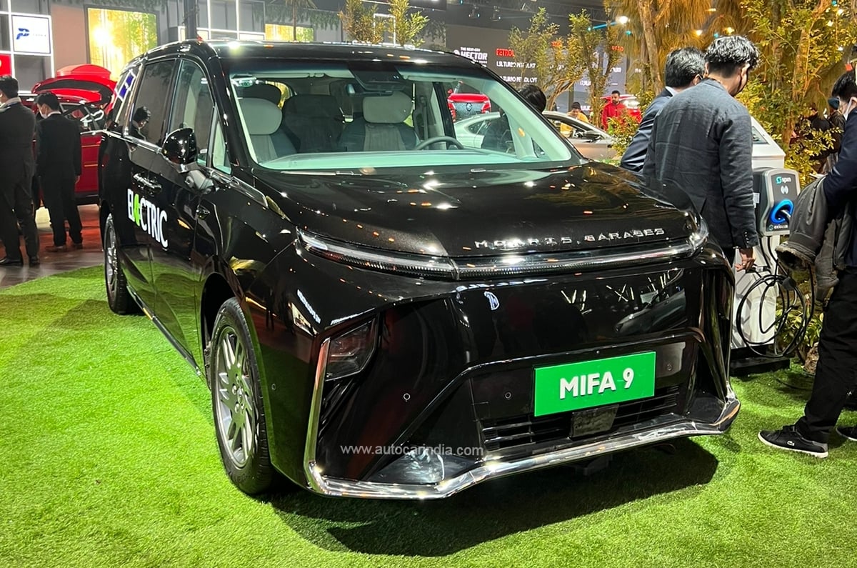 MG Mifa-9 front quarter