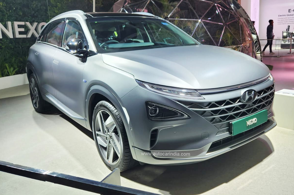 Hyundai Nexo front quarter