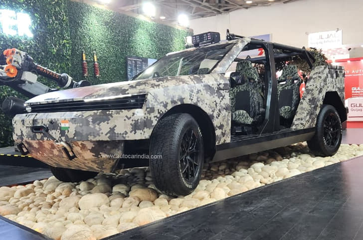 Pravaig Veer front quarter