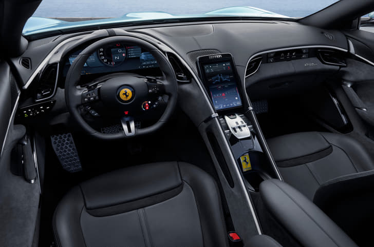 Ferrari Roma Spider interior