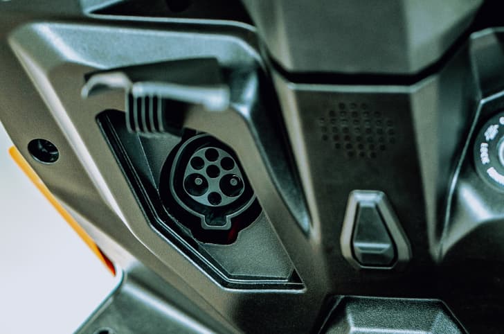 The charging port sits on the back of the apron and 0 to 80% takes 5hr54min using the home charger.