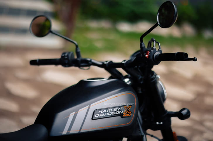 The tank resembles the older Sportster models. 