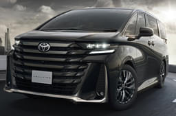 Toyota Vellfire Front Right Three Quarter