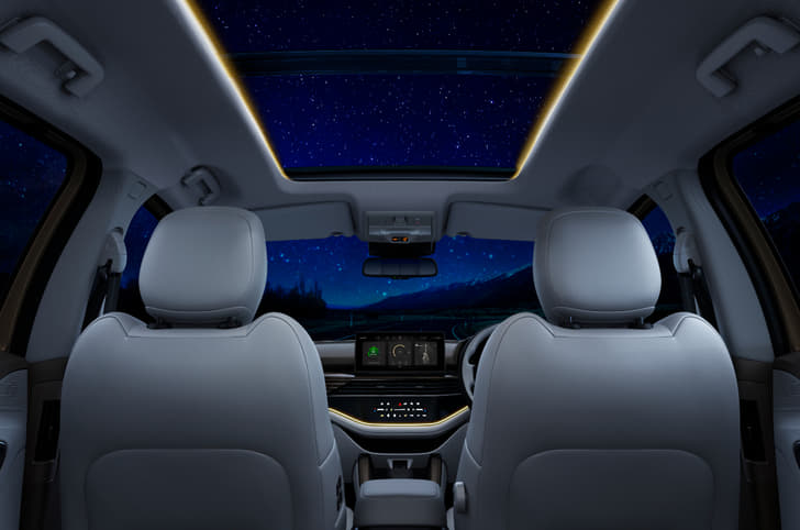 Tata Safari Accomplished trim - sunroof