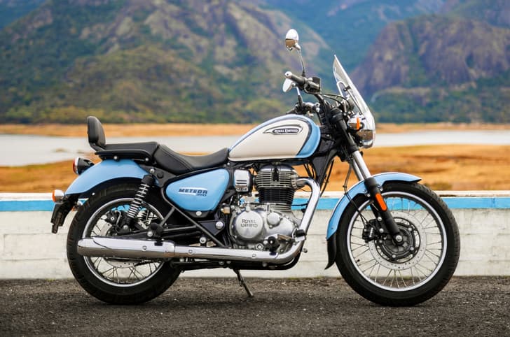 The Aurora has more chrome lavished all over and is the only variant of the Meteor to get wire-spoke rims and tubed tyres. 