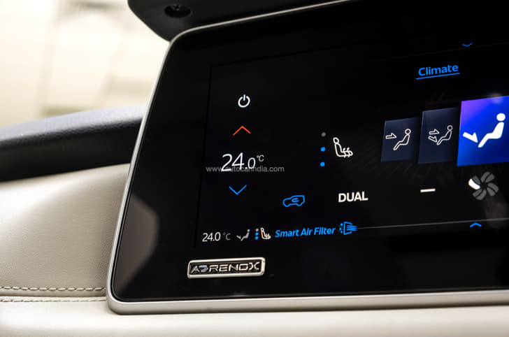 2024 Mahindra XUV700 image gallery