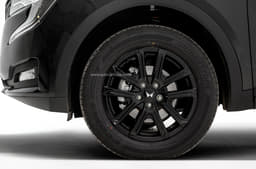 2024 Mahindra XUV700 image gallery