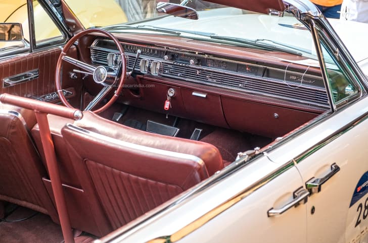Dash of the Lincoln Continental, similar to the car John F Kennedy was assassinated in.