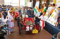 1904 Rambler must be a real challenge to drive in our cut and thrust traffic.