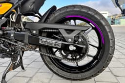 Measuring 120/70-R17 and 160/60-R17, front and rear, respectively, the Guerrilla 450 has the fattest tyres fitted to an Indian motorcycle.