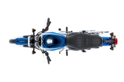 The W230 runs on wire-spoke wheels with tubed tyres, which will prove troublesome when patching a puncture. 