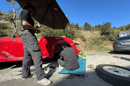 The rear axle of Lalpari broke in Croatia and had to be replaced; instructions coming over the phone from.