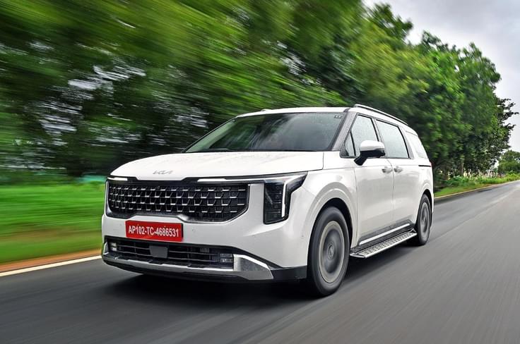 2024 Kia Carnival front quarter 2024 Kia Carnival front quarter