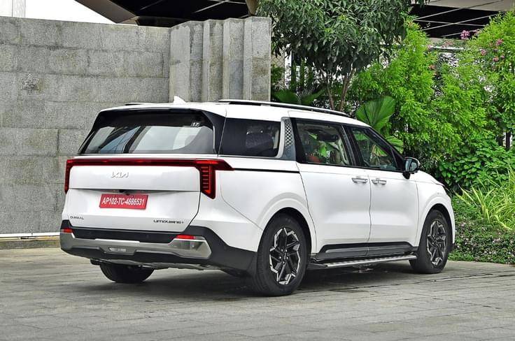 2024 Kia Carnival static rear quarter 2024 Kia Carnival static rear quarter