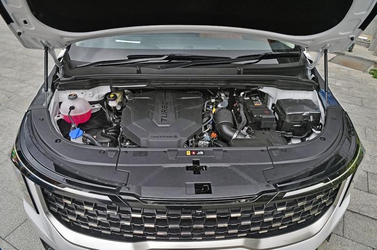 2024 Kia Carnival 2.2-litre diesel engine 2024 Kia Carnival 2.2-litre diesel engine