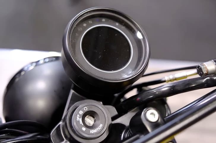 BSA Scrambler 650 display