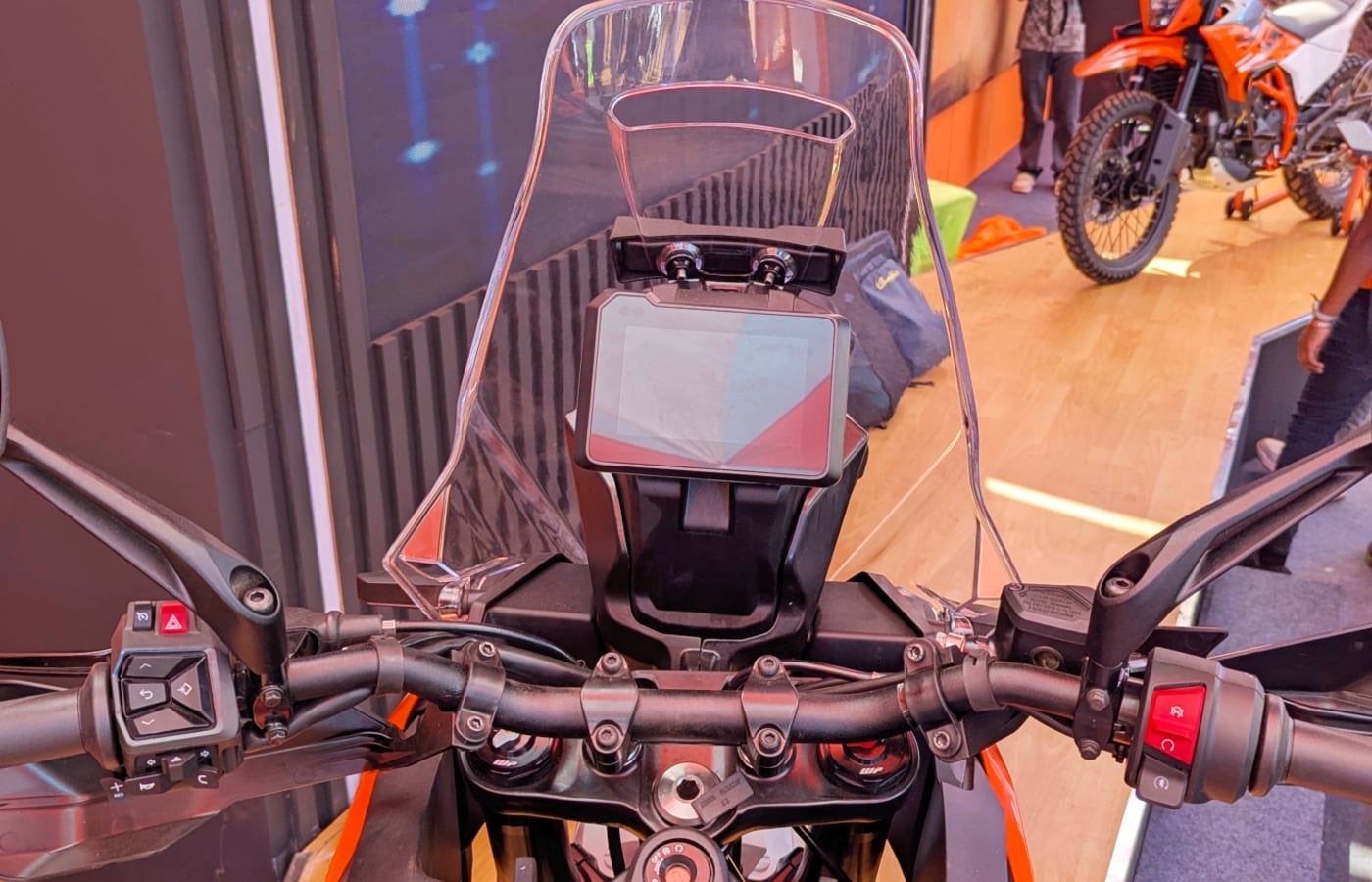 Same 5-inch TFT dash as 390 Duke seen here.