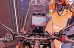 Same 5-inch TFT dash as 390 Duke seen here.