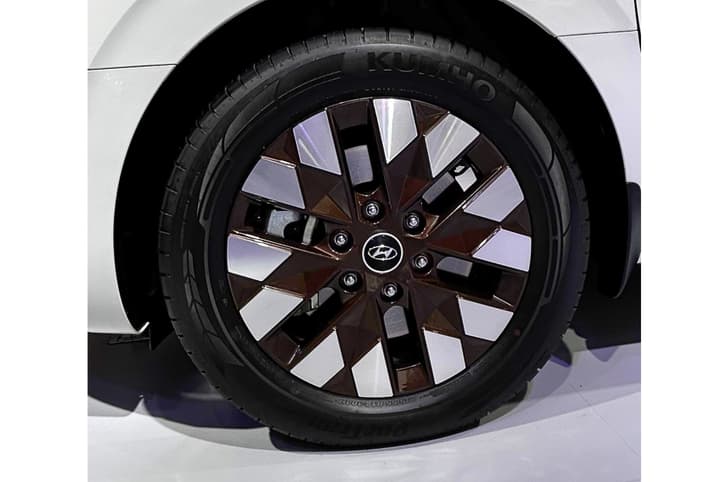 Hyundai Staria MPV image gallery