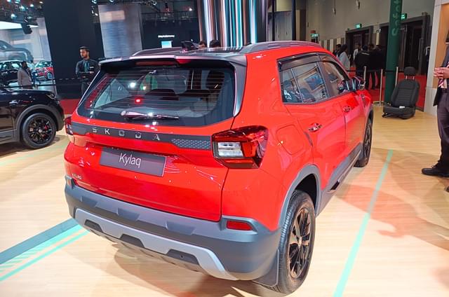 Rear View Image - 3800