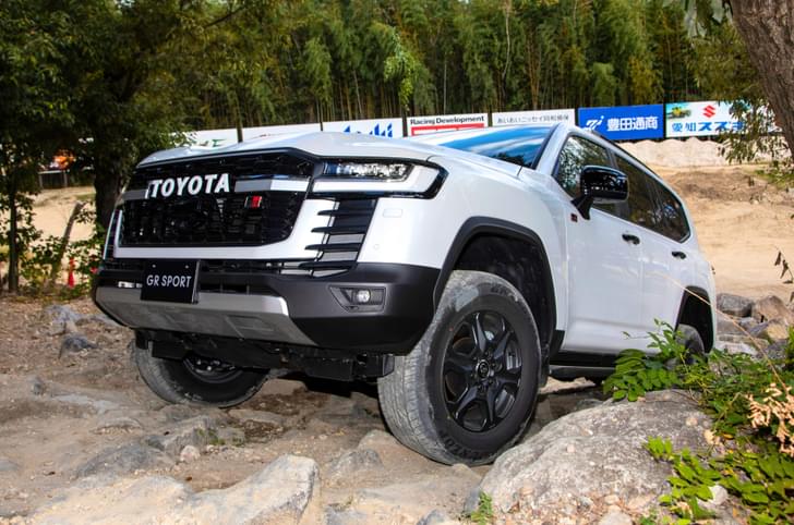 Toyota Land Cruiser LC300 image gallery