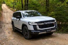 Toyota Land Cruiser LC300 image gallery