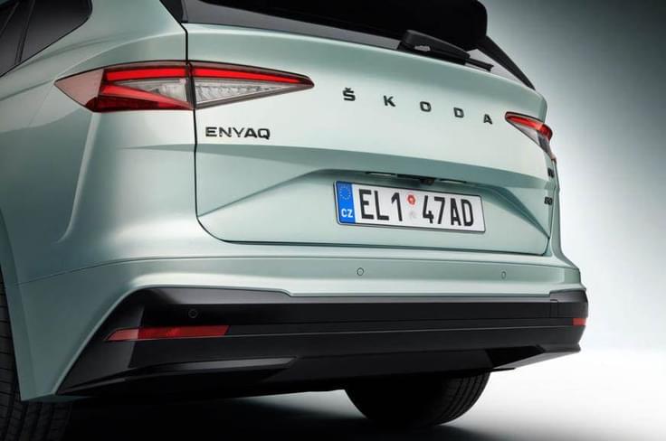 The rear boasts sharp LED taillights with dynamic sequencing, a sculpted tailgate, and a clean, minimalist bumper. The wide stance and pronounced horizontal lines enhance its sporty SUV presence. Tailgate